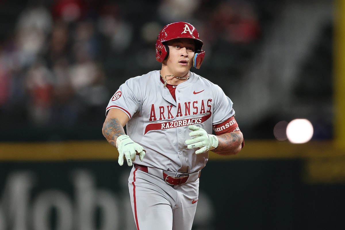Arkansas baseball coach Dave Van Horn provides update on Kuhio Aloy's hamstring