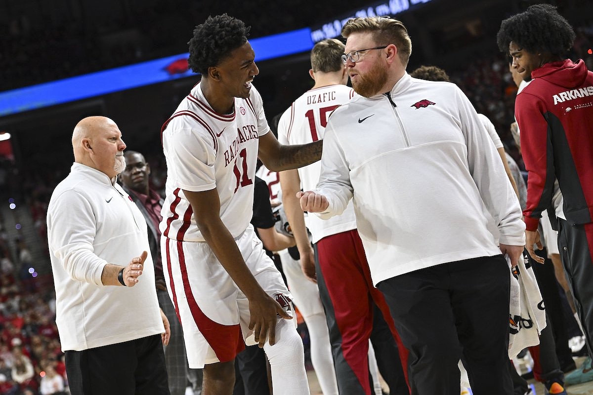 Arkansas basketball forward Karter Knox undergoes knee surgery
