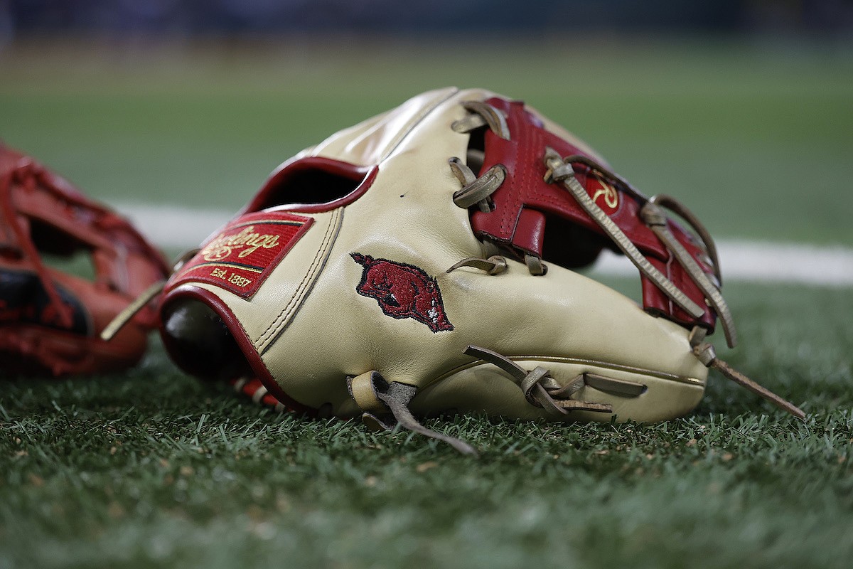 Arkansas baseball holds on to beat Kentucky, evens series