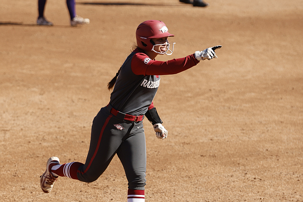 LIVE SCORE UPDATES &amp; ANALYSIS: Arkansas softball vs. Northwestern