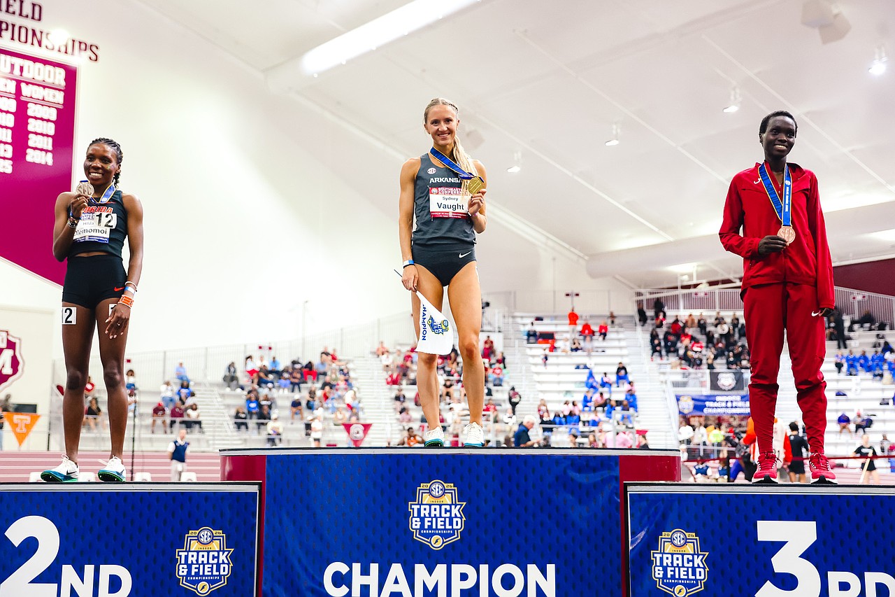 Arkansas wins 5K titles, Sydney Vaught breaks records on Day 1 of SEC ...