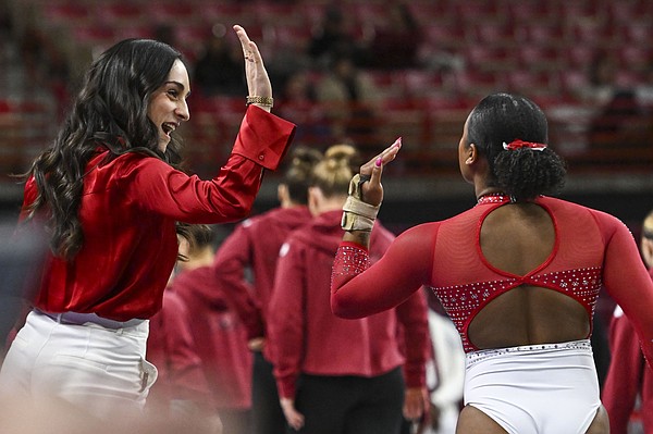 No. 8 Arkansas gymnastics looking for improved road score at No. 7 Missouri