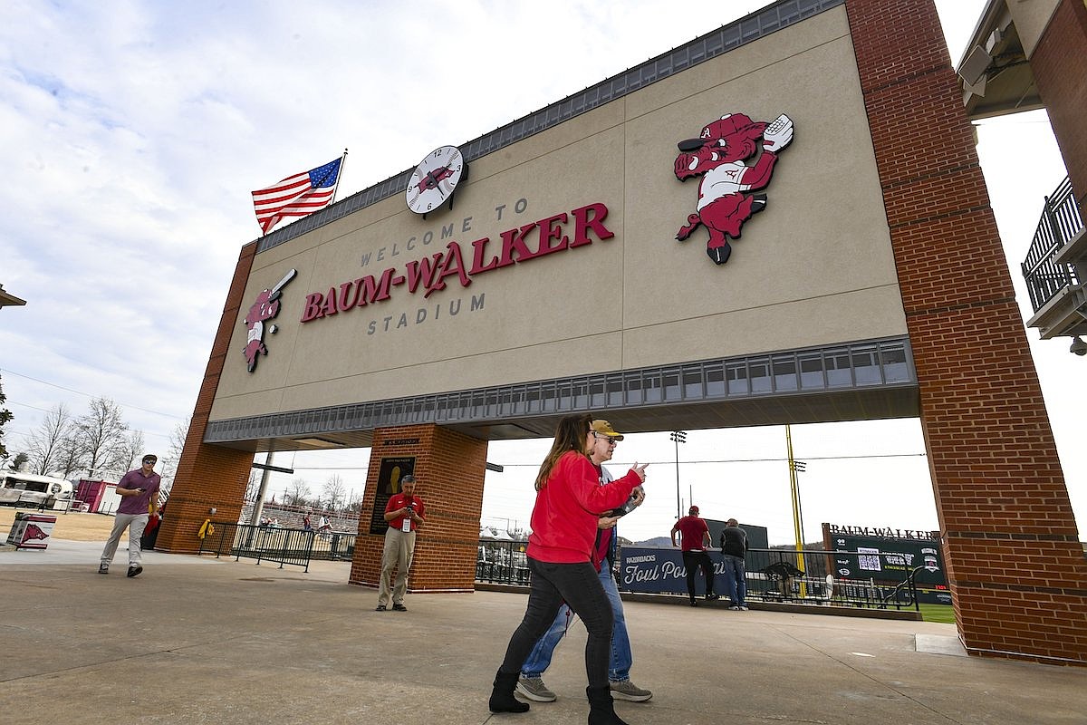 LIVE SCORE UPDATES & ANALYSIS: Arkansas baseball vs. Stetson Game 4