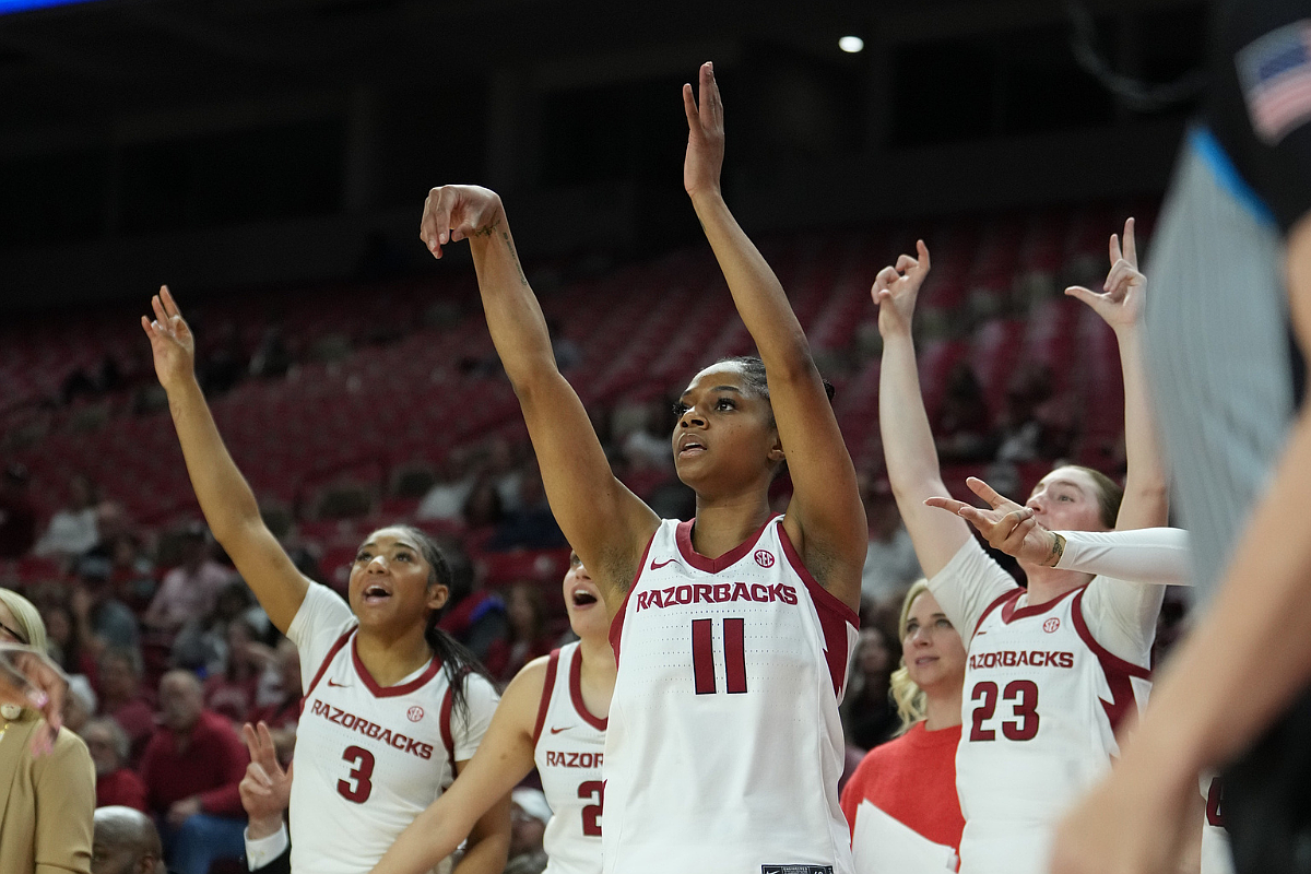 Wyvette Mayberry drops season-high 25, Arkansas women's basketball thumps Auburn for first SEC win