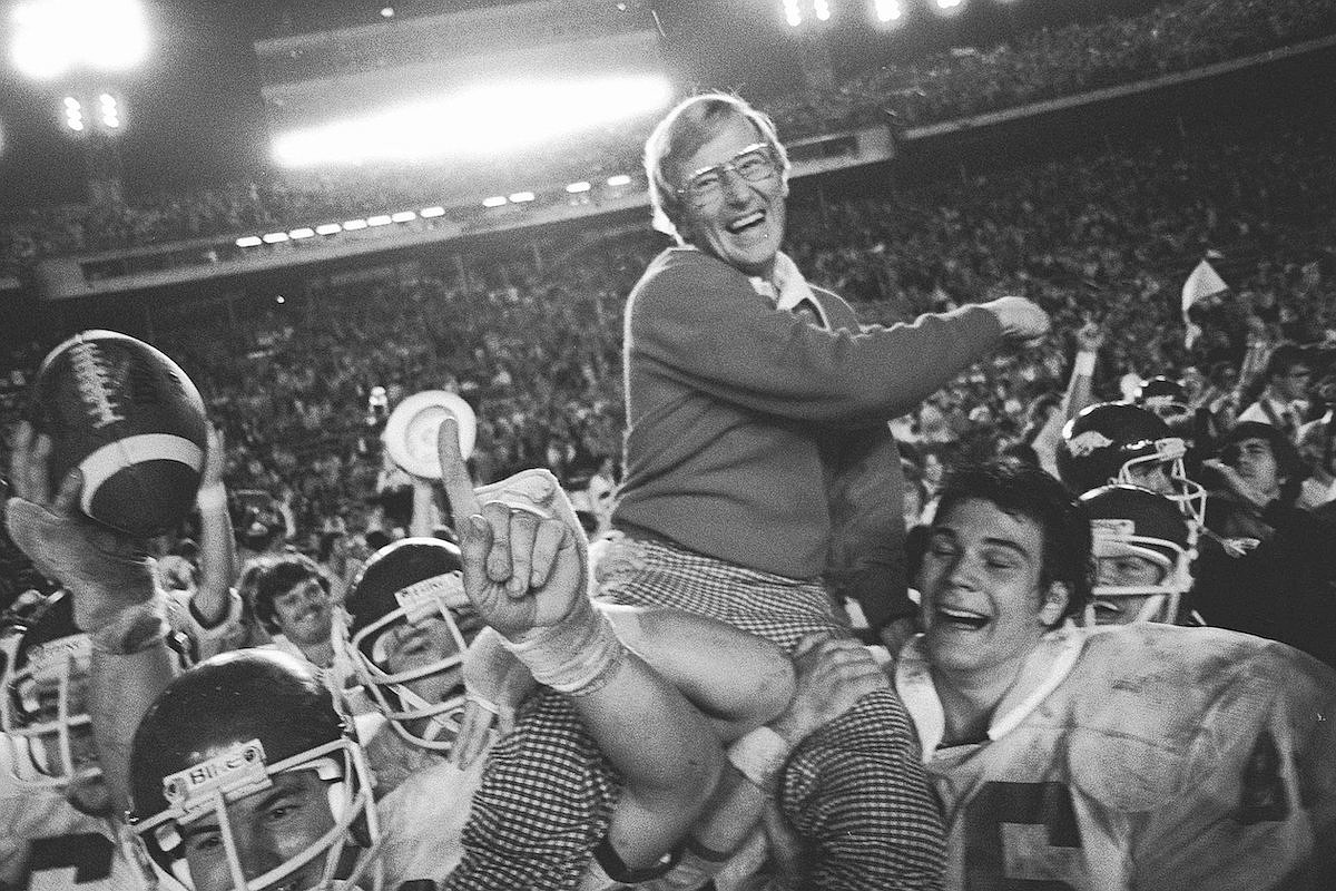 Lou Holtz, who had Arkansas football's best winning percentage, dies at 89