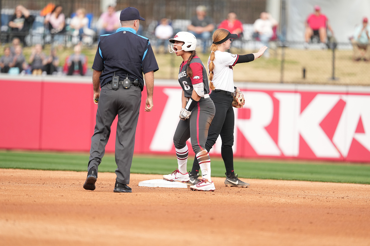 LIVE SCORE UPDATES & ANALYSIS: Arkansas softball vs. Georgia