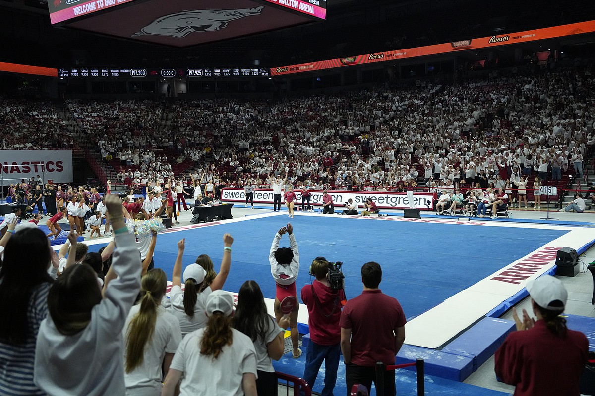 No. 8 Arkansas gymnastics sets program, SEC attendance records in loss to No. 1 Oklahoma