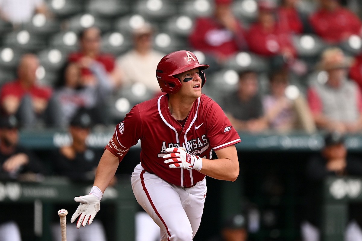 Arkansas baseball loses finale to Stetson, splits series
