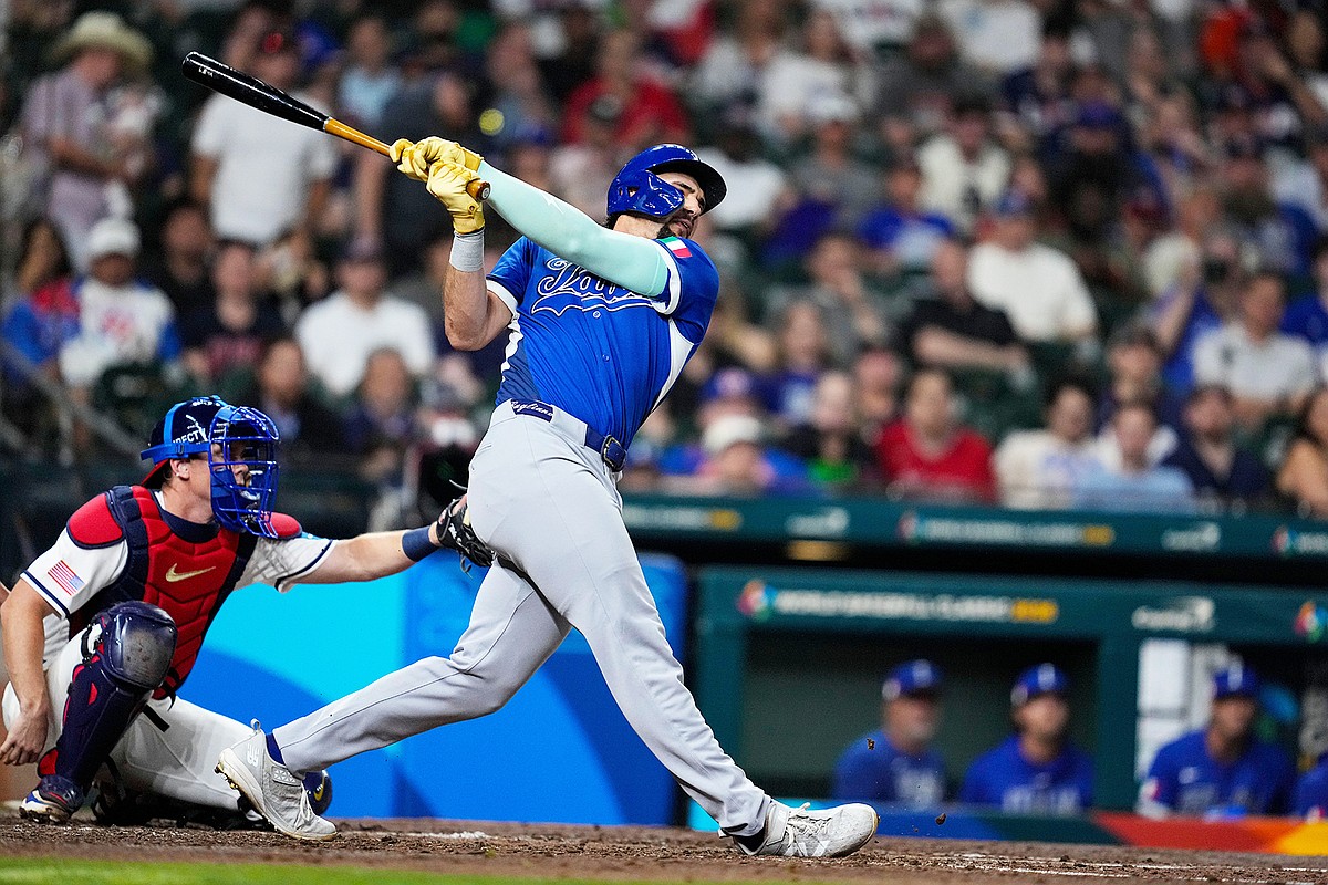 Italy stuns U.S. 8-6 in World Baseball Classic, leaving Americans needing help to advance