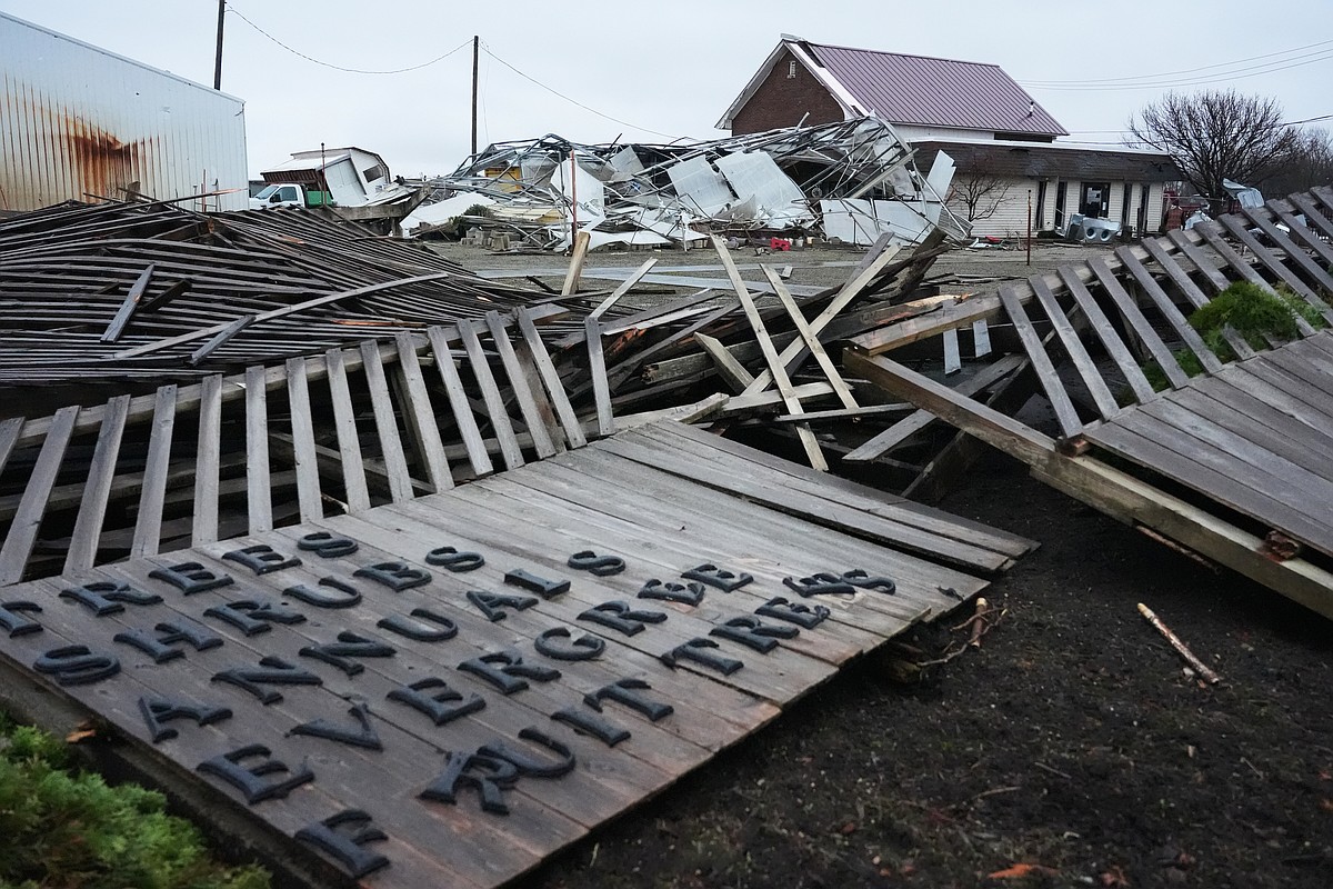 Tornadoes kill 2 in northwestern Indiana and raze buildings in Kankakee ...
