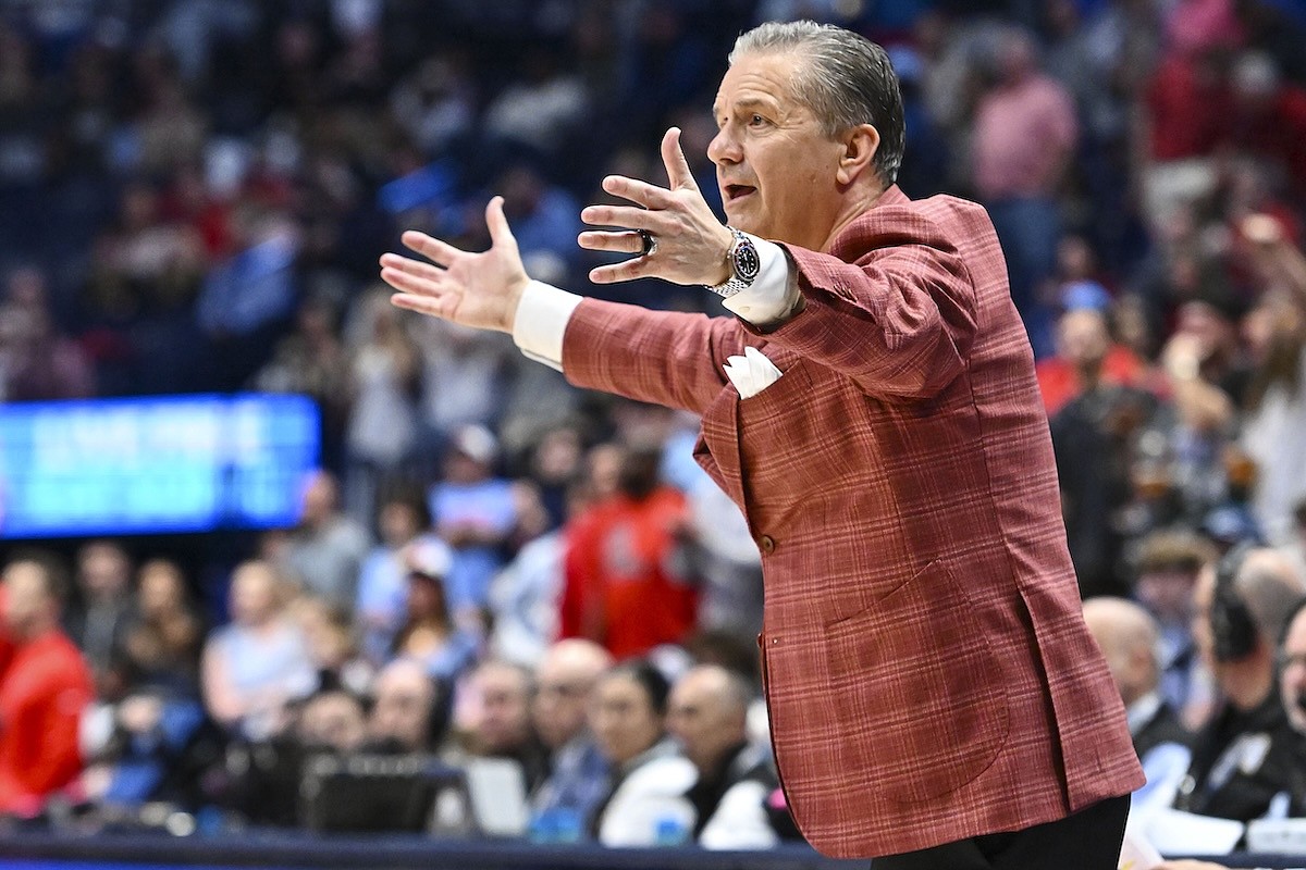 Following travel trouble, Arkansas basketball coach John Calipari suggests moving SEC Tournament final day