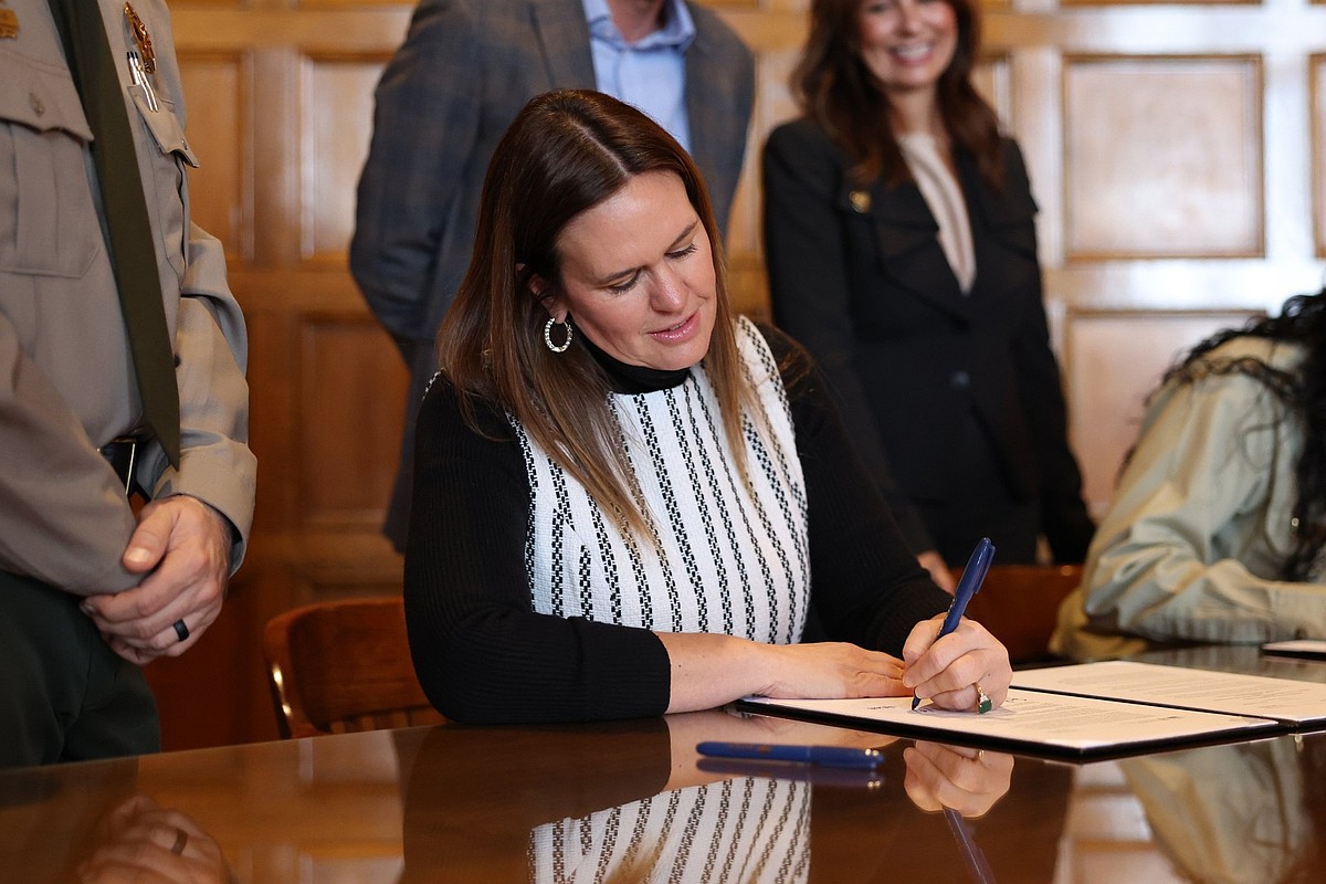 Sanders signs proclamation calling for ‘bold and thoughtful innovation’ in Arkansas foster care