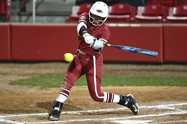 Arkansas softball set to host UConn in nonconference weekend series