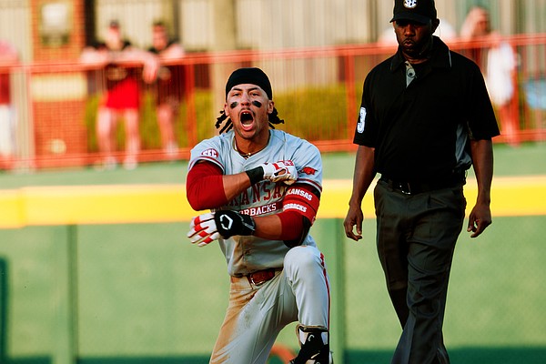 Arkansas baseball rallies, beats South Carolina in 10 innings to win series