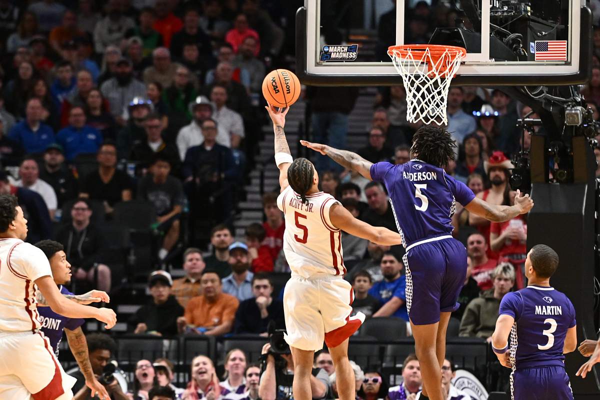 Arkansas basketball outlasts High Point, advances to Sweet 16 of NCAA Tournament