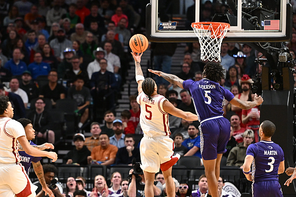 Arkansas basketball outlasts High Point, advances to Sweet 16 of NCAA Tournament