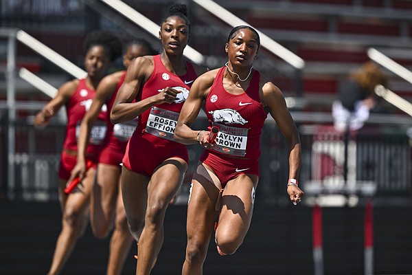 Arkansas women's track runs world-leading relay time at Clyde Hart Classic