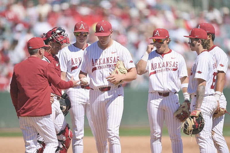 Walks hurt Arkansas baseball again in Game 2 loss to Florida | Whole ...
