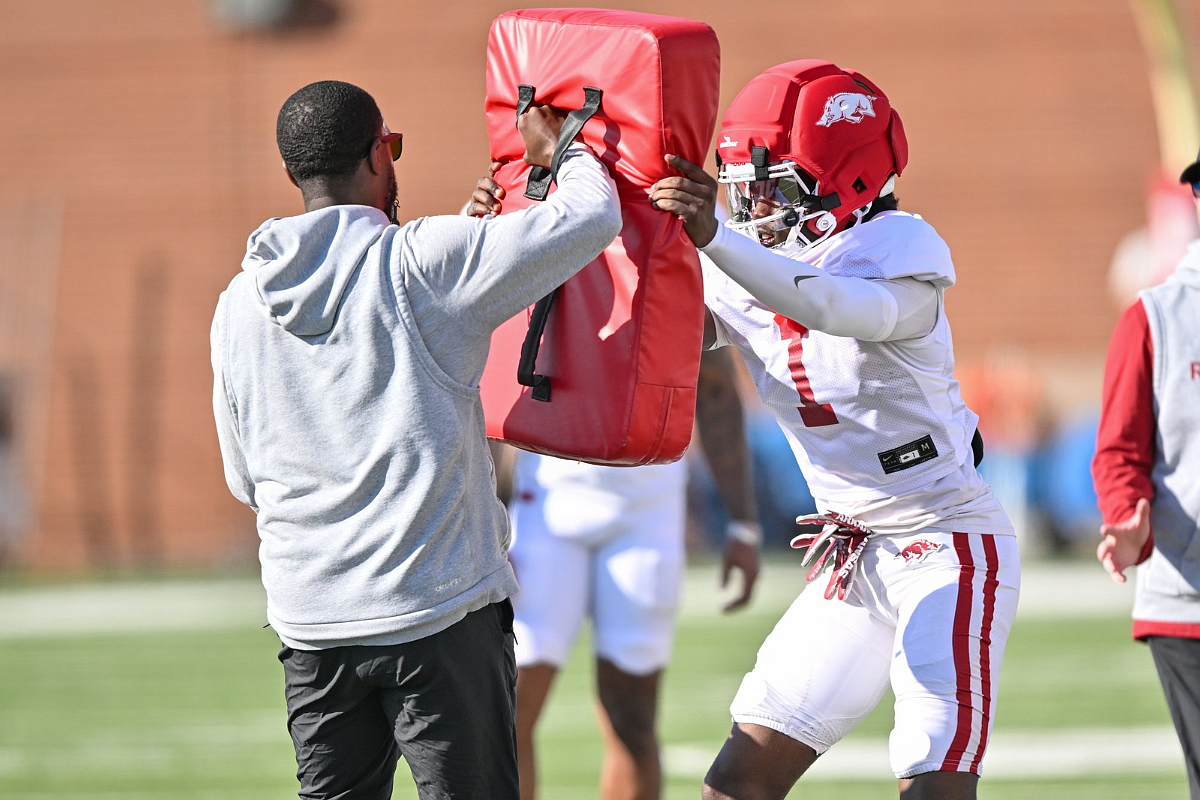 Arkansas football notebook: Receivers adjusting to simpler scheme, new voices