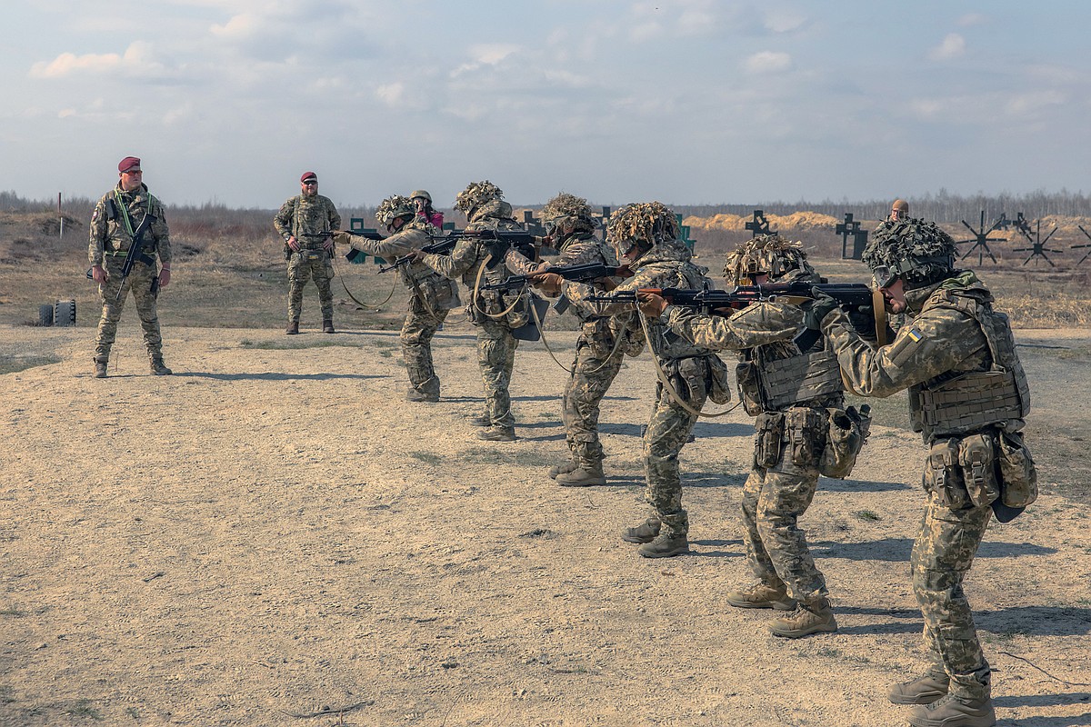 Russia, Ukraine set to intensify war as world focuses on Iran