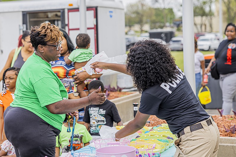 Pine Bluff police officers and volunteers distribute eggs and goodies to families. (Pine Bluff Commercial/I.C. Murrell)