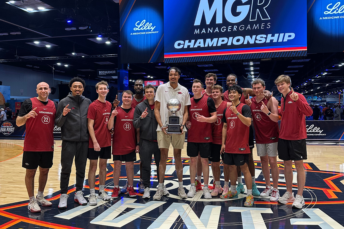 Arkansas basketball managers celebrate second national championship