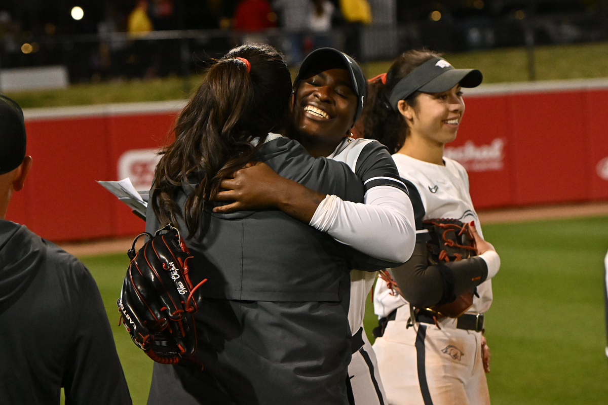 AUSL surprises Arkansas softball's Dakota Kennedy with 'golden ticket' for draft