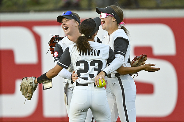 No. 6 Arkansas softball caps series sweep of Auburn with commanding Game 3 win