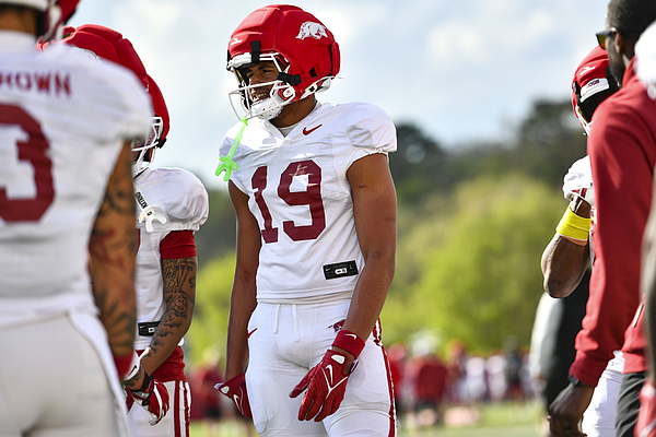 Offensive success, Antonio Jordan's one-handed snag highlight Arkansas football spring practice