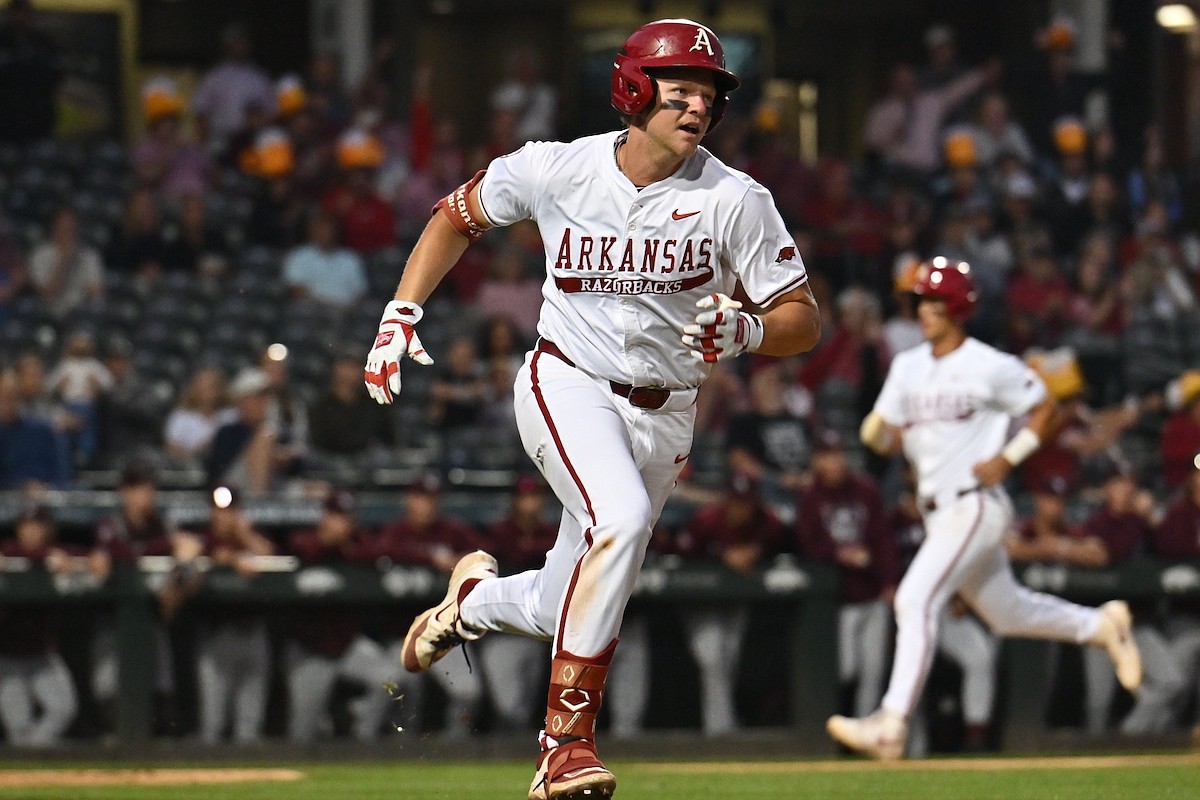 Arkansas baseball shuts out Little Rock for midweek win