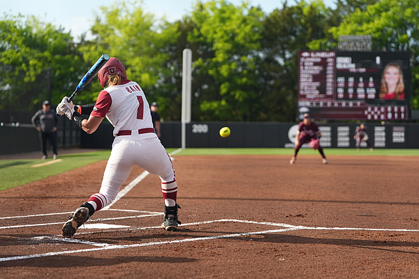 LIVE SCORE UPDATES & ANALYSIS: Arkansas softball at Mississippi State Game 1