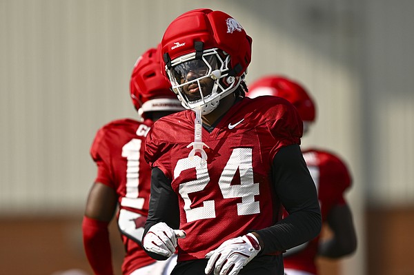 Arkansas coaches seek versatile '4D' players for revamped secondary