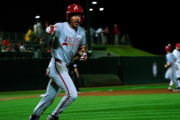 Arkansas baseball rallies with 6-run inning, snaps Alabama's 18-game home win streak