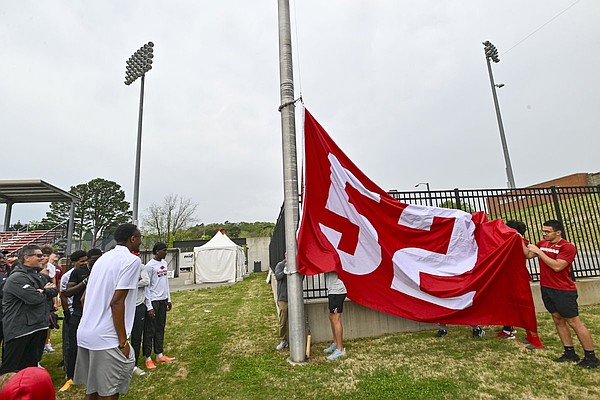 Arkansas track and field hoists new flag celebrating 52nd national title