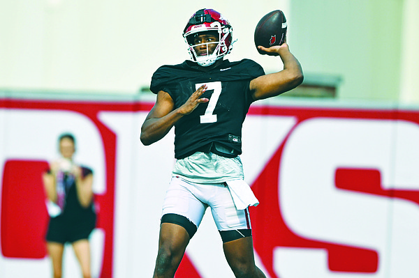 Arkansas offense strikes back with touchdown passes from KJ Jackson, AJ Hill