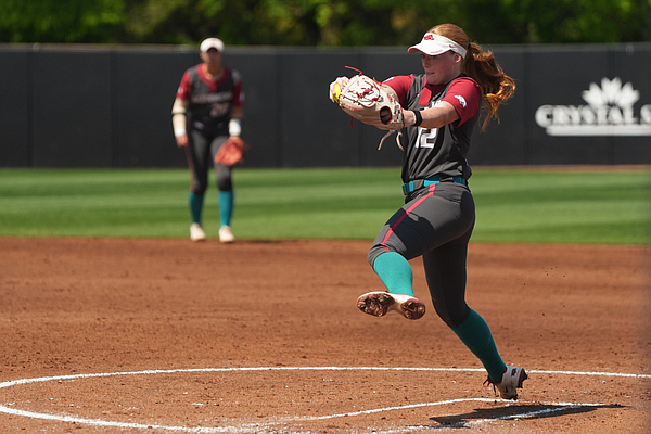 Payton Burnham tosses 1-hitter, Arkansas softball bats erupt late to run-rule Mississippi State in Game 2