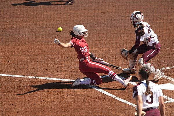 LIVE SCORE UPDATES &amp; ANALYSIS: Arkansas softball at Mississippi State Game 3
