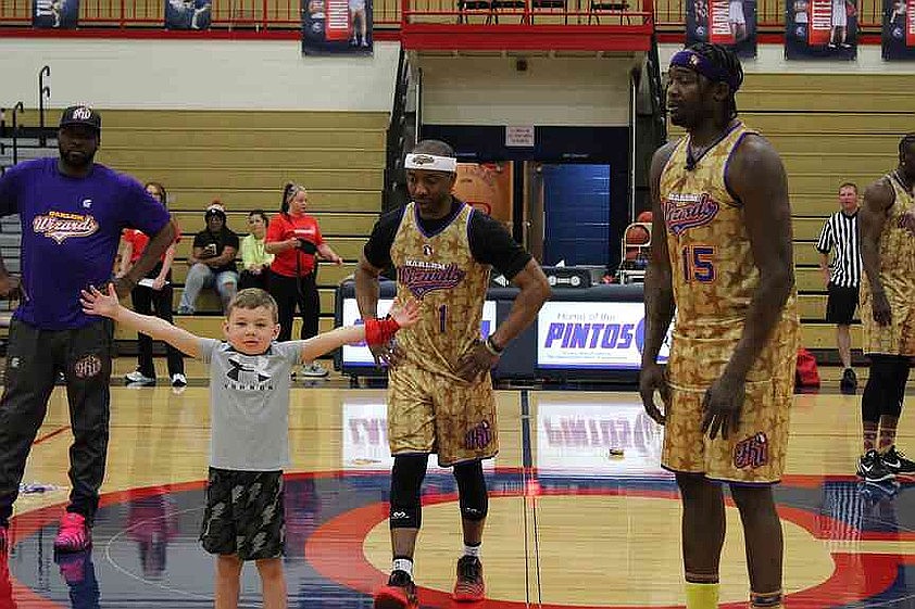Harlem Wizards mystify California