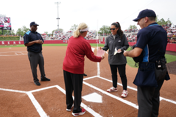 Arkansas softball notebook: Oklahoma's Patty Gasso sees WCWS potential in Razorbacks