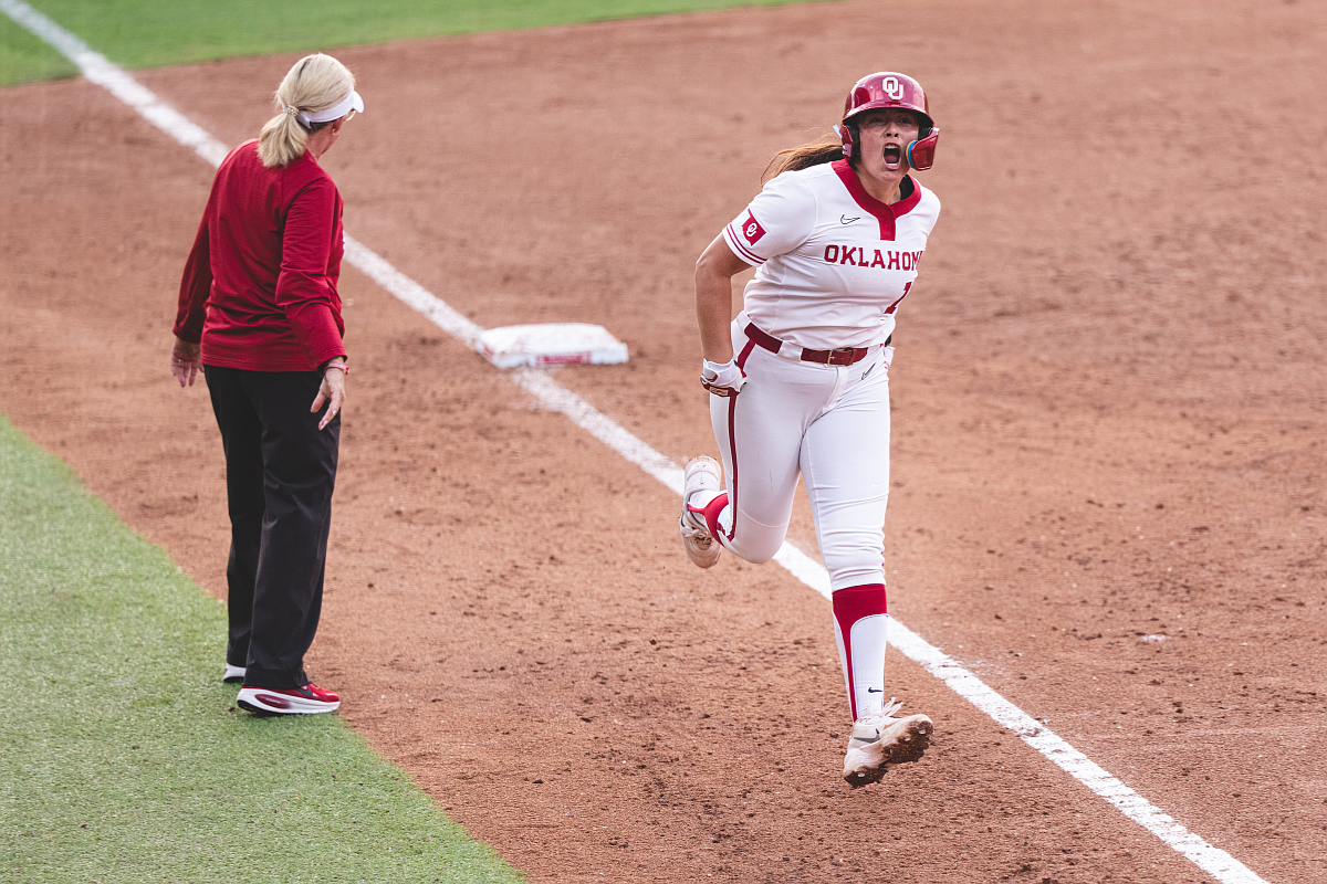 No. 1 Oklahoma overcomes early deficit, fends off No. 6 Arkansas softball in Game 1