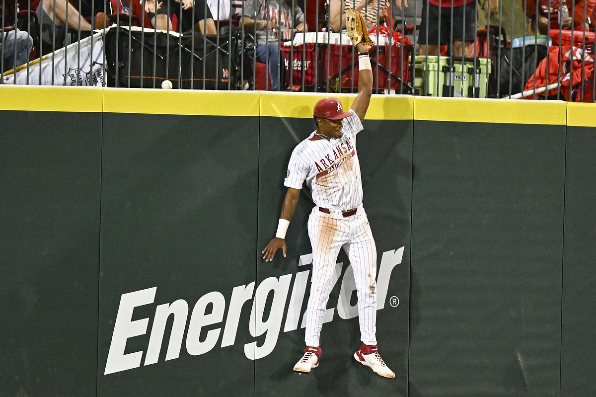 Georgia downs Arkansas baseball in Game 2 to even series