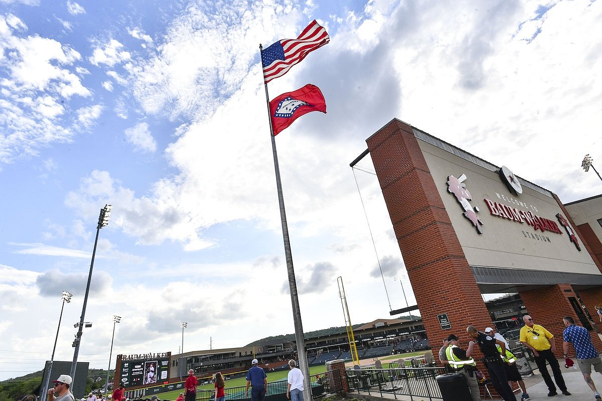 LIVE SCORE UPDATES &amp; ANALYSIS: Arkansas baseball vs. Missouri State