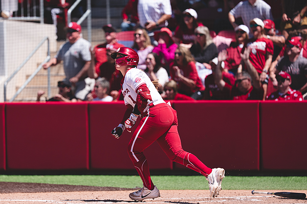 No. 1 Oklahoma belts 4 home runs, run-rules No. 6 Arkansas softball to win series