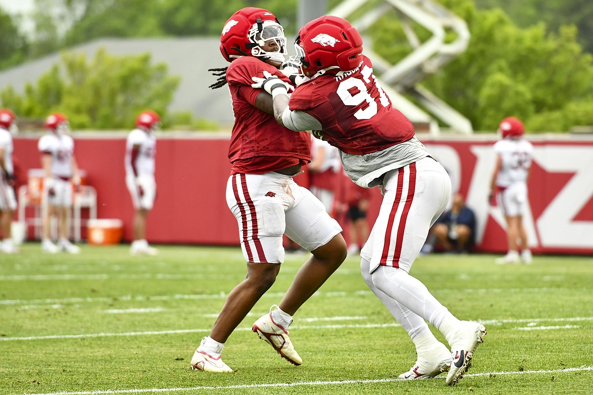 Arkansas football notebook: Defensive coordinator Ron Roberts touts defensive line depth