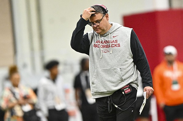 Offensive coordinator Tim Cramsey assesses QBs, full offense for Arkansas football