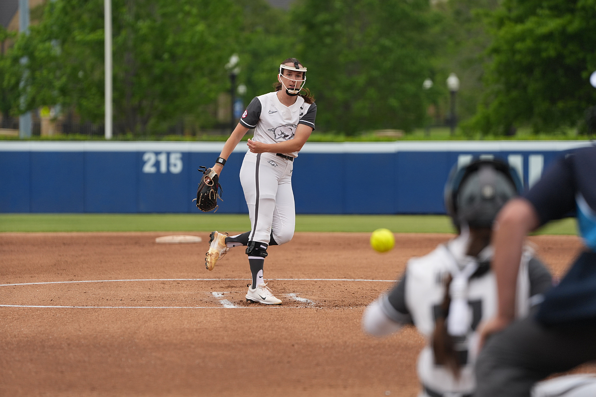 Robyn Herron's 13 strikeouts lead No. 6 Arkansas softball to midweek win at Tulsa