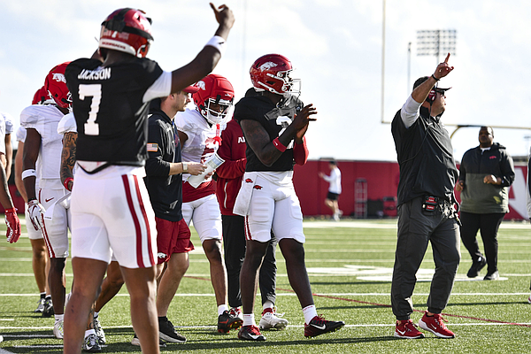 Arkansas football notebook: 'Bad situations' test QBs in battle, Courtney Crutchfield earning trust