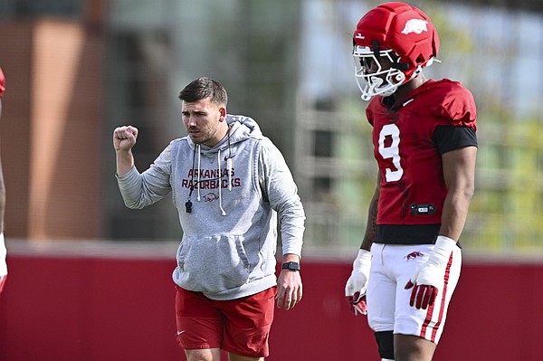Charlie Collins finds perfect fit in Arkansas football’s new Jack position