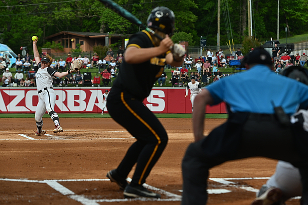 LIVE SCORE UPDATES &amp; ANALYSIS: Arkansas softball vs. Missouri Game 1