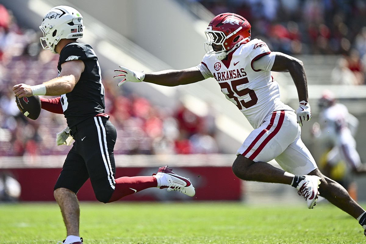 Commentary: Arkansas football's well-balanced spring game displays pass rush, running back depth